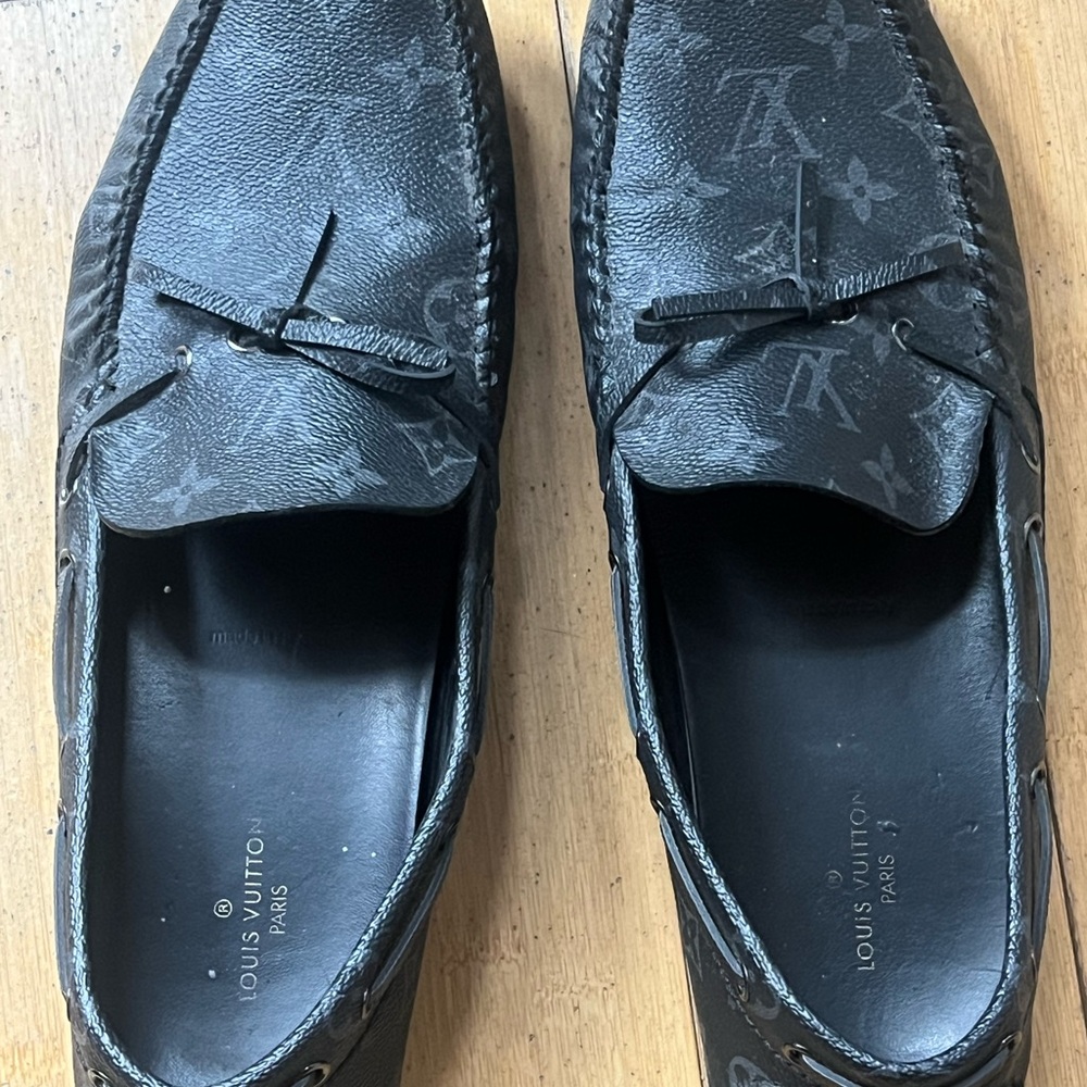 Men’s Black Louie V loafers
Size 12